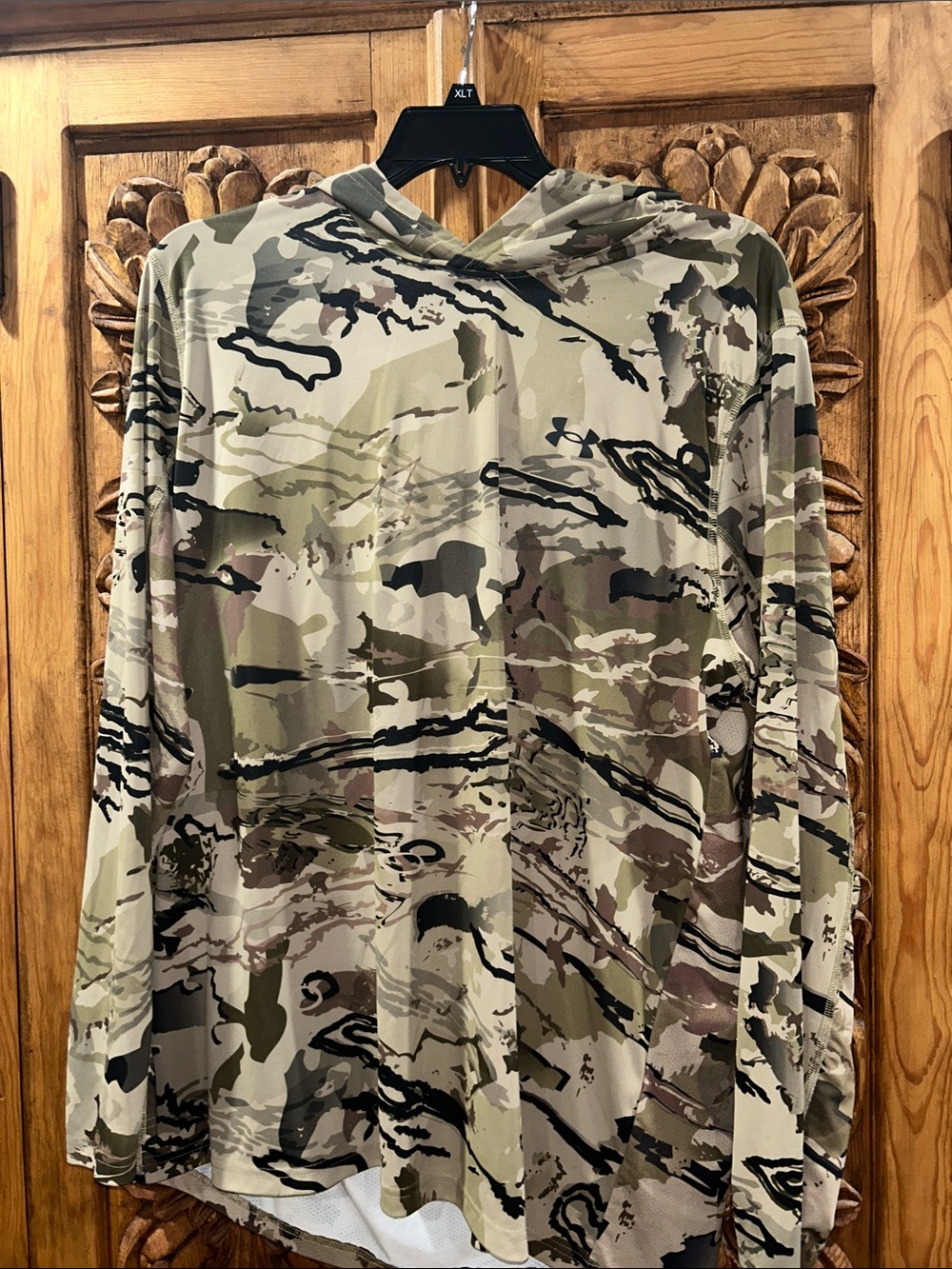 EUC Under Armour XXL camo hoodie
